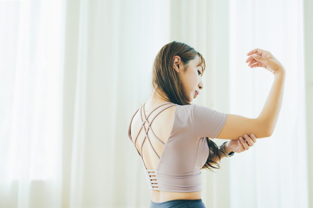 薄着の季節に向けて！自宅でできるお腹・二の腕引き締めエクササイズ